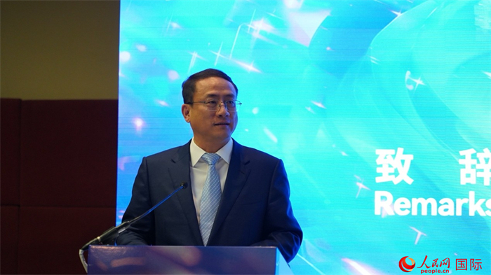 杭州市委常委、副市长方毅致辞。人民网 刘畅摄